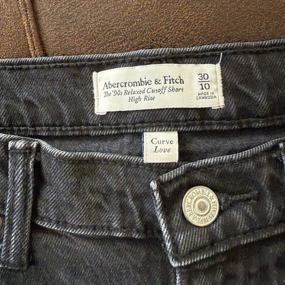 Abercrombie and Fitch The 90’s Relaxed Cut-Off High Rise Shorts